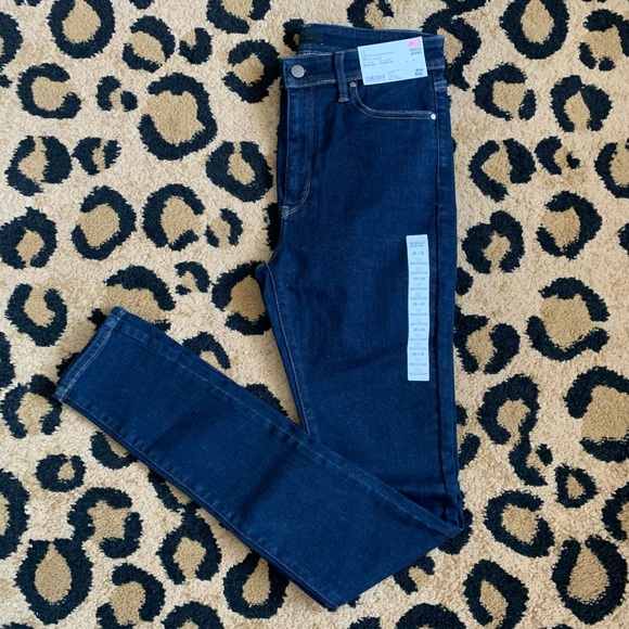 Medium-Dark Wash NWT Extra Stretch Uniqlo Skinny Jean - Picture 2 of 5